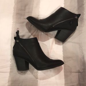 Black ankle boots - women’s size 9.5